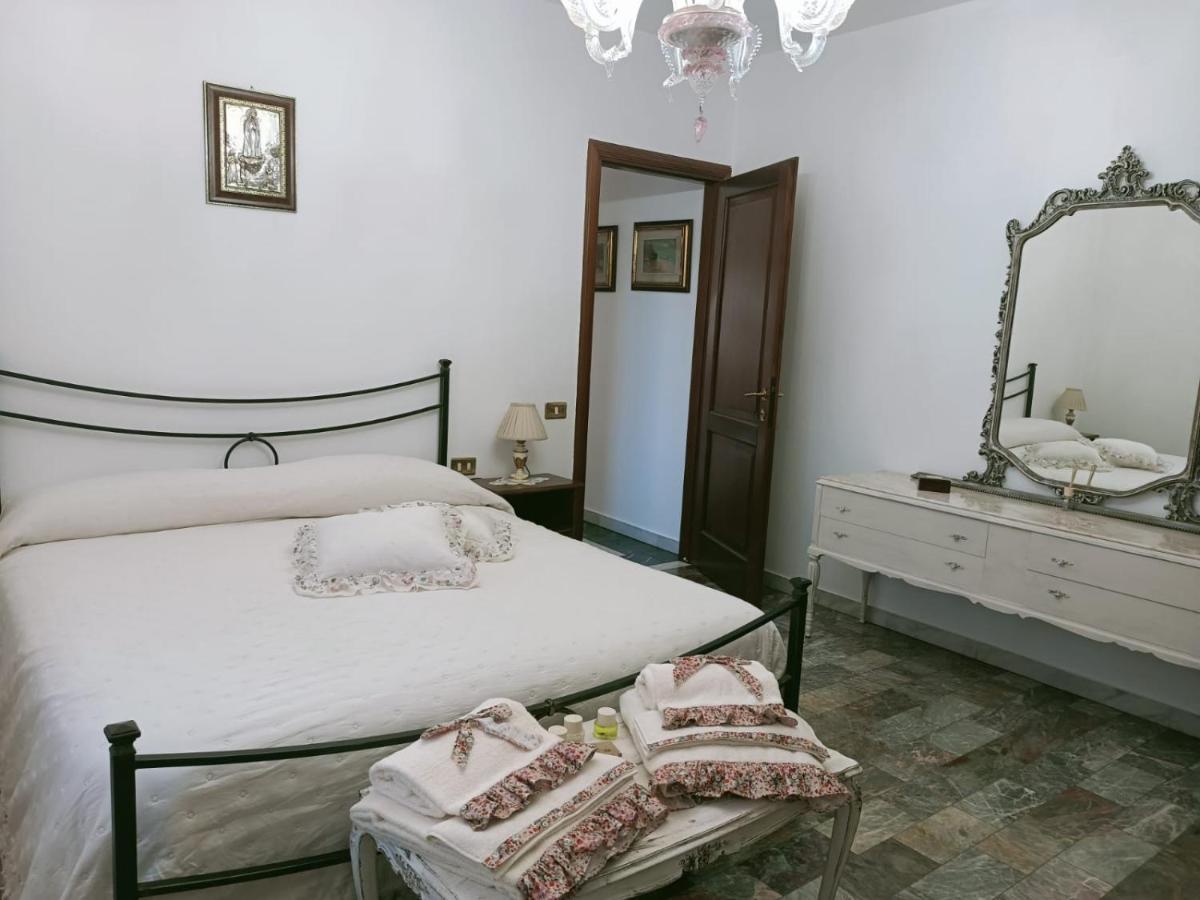 Pirro & Sharon House Panzió Pianore Kültér fotó