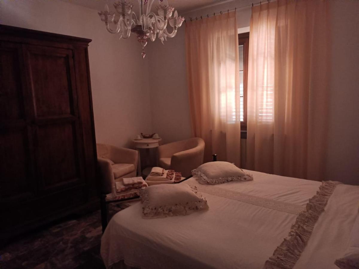 Pirro & Sharon House Panzió Pianore Kültér fotó