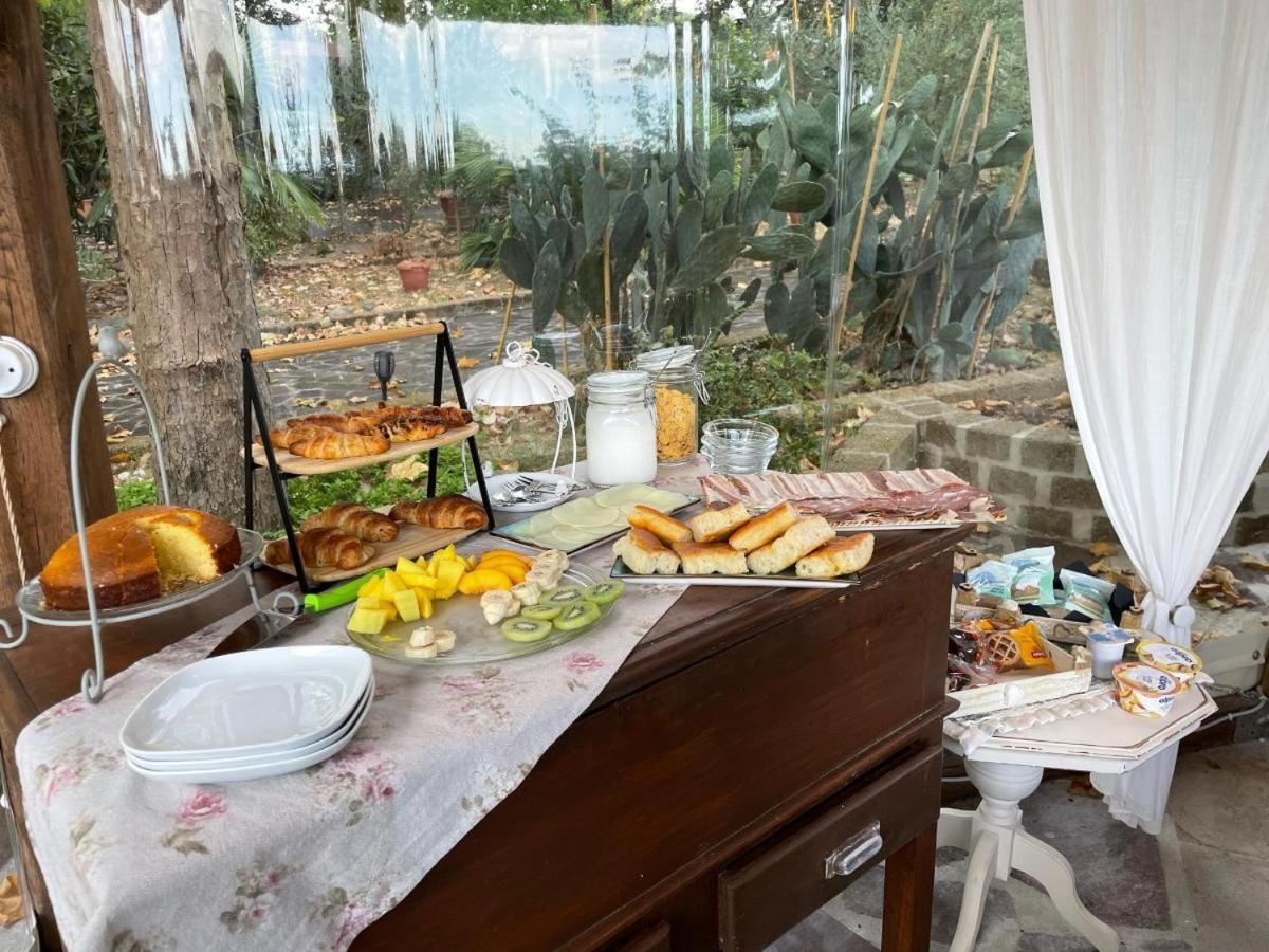 Pirro & Sharon House Panzió Pianore Kültér fotó